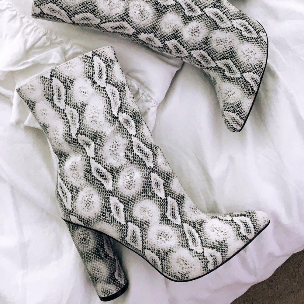 💕SOLD💕 Midnight Lover Snakeskin Boots